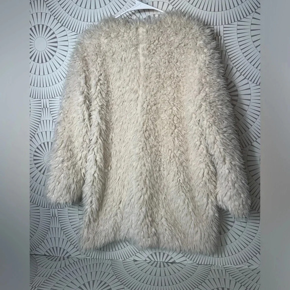 Old Navy Women’s Faux Fur White Jacket Snap Button Closure Size Medium - Picture 5 of 7